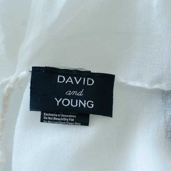 David and Young Boho White scarf with tassels - Picture 3 of 3